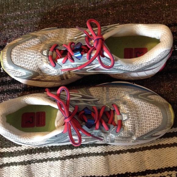 Brooks Ravenna 6 Running Women-11 - Picture 2 of 6